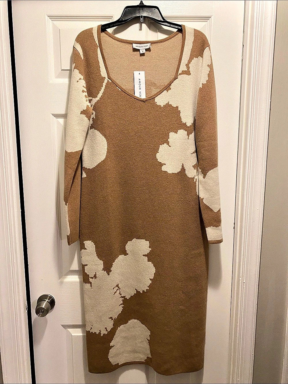 Amour Vert Floral sweater Dress in tan & Cream Size XL NWT